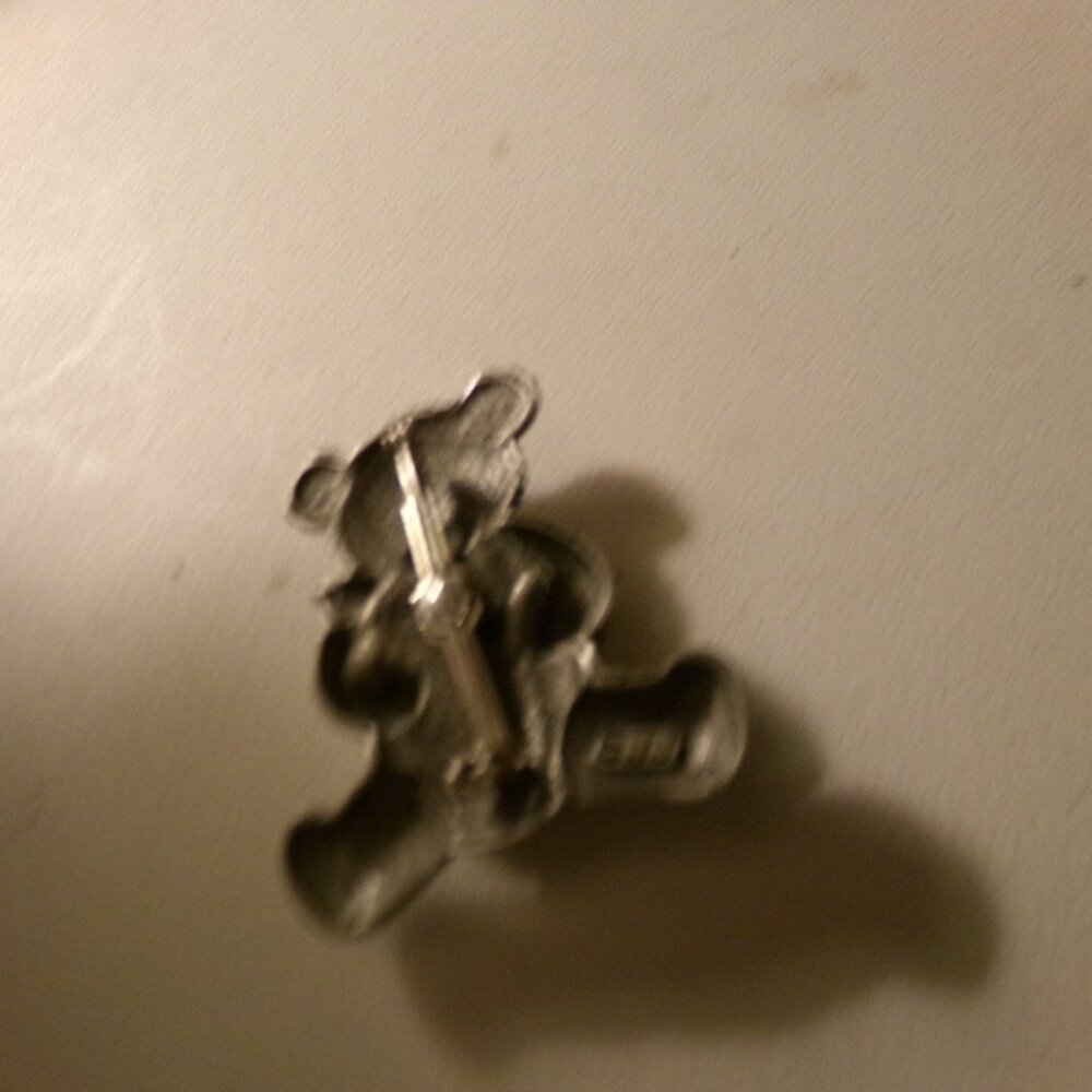 metal teddy bear pin marked j j - Picture 3 of 3